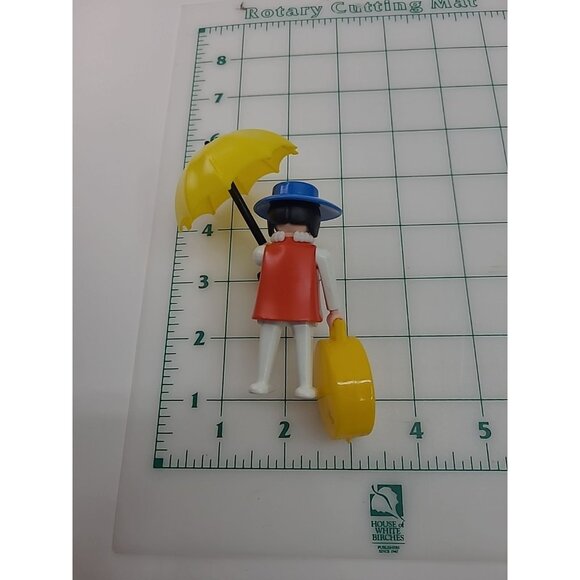 Playmobil Vintage Figure Travelling Lady with Umbrella Pearl Necklace 3322-B - Picture 3 of 3